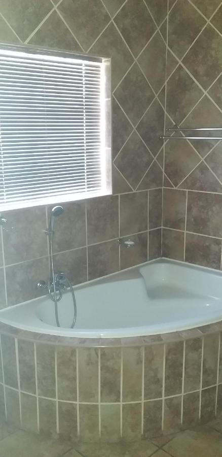 B&B 464 On 22Nd Ave Pretoria-Noord Esterno foto
